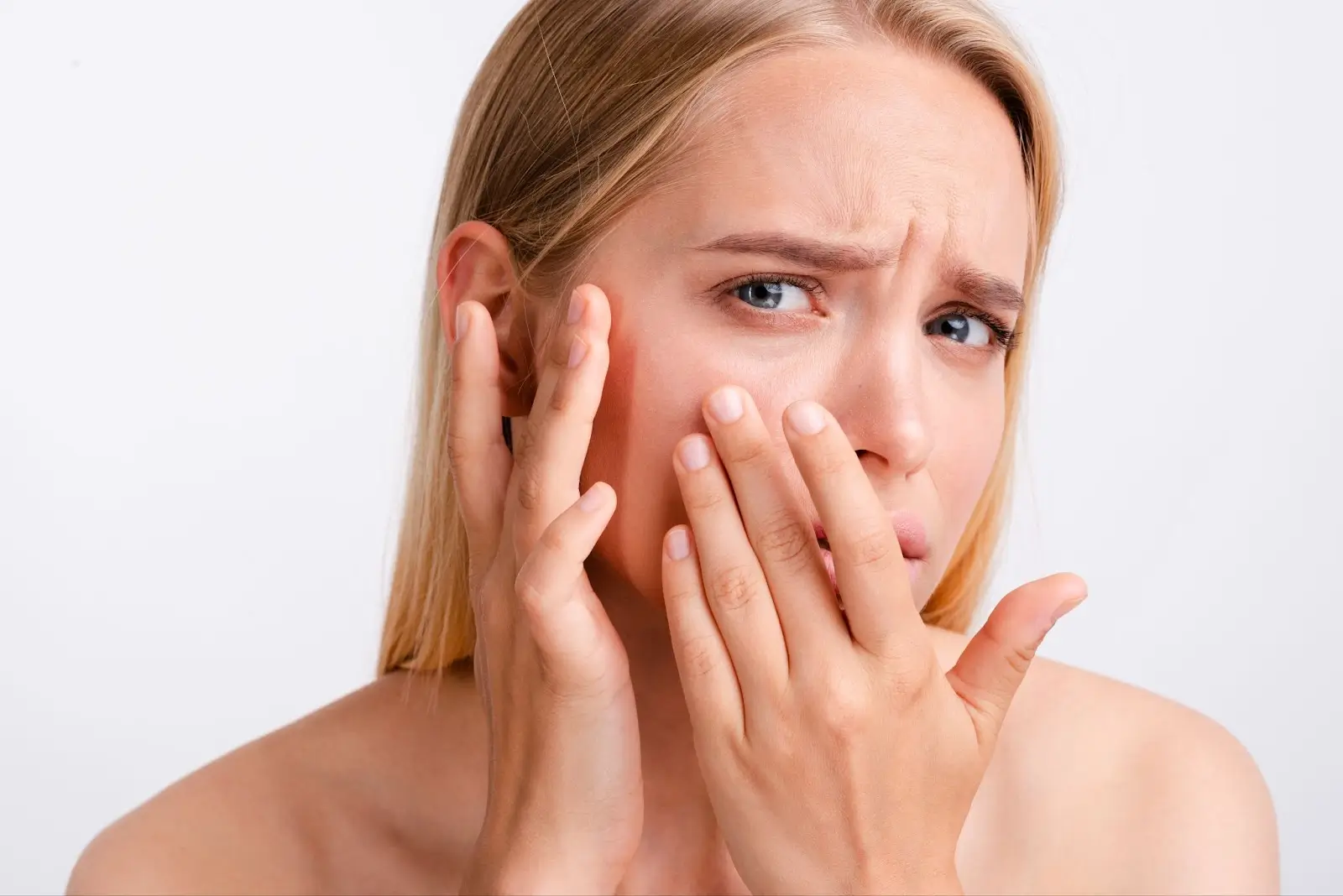Person experiencing itchiness after PRX-T33 peel treatment.