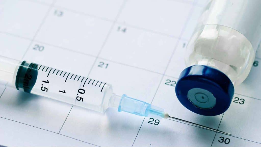Clinical trial calendar and unbranded injectable vial representing the retatrutide response timeline